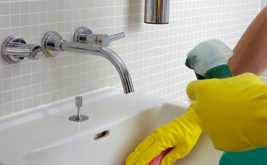 Как очистить известковый налет в ванной